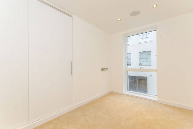 Flat for sale in Chatham Place, Hackney, London