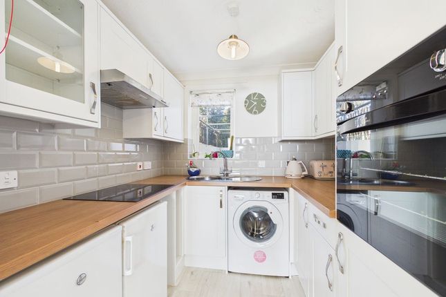 Flat 3, Carnes Court, Emslie Road, Falmouth photo 3