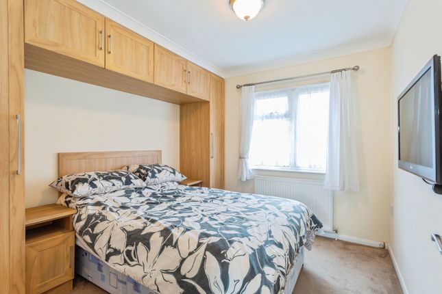 17 Oak Drive,, Broadway Park, Petersfield photo 4