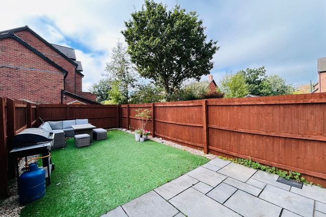 17 Springbank Gardens, Lymm photo 4