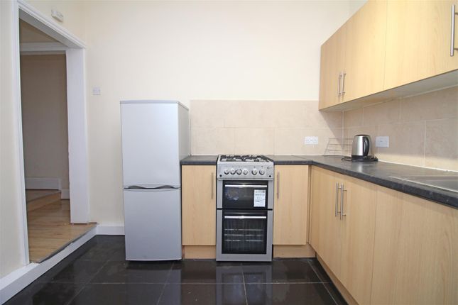 13, Cedars Avenue, London photo 3