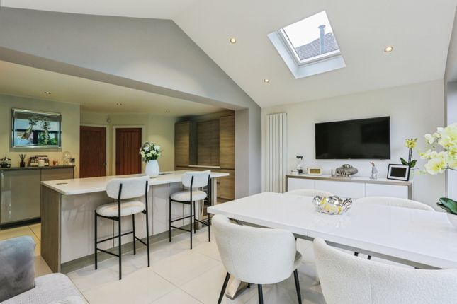 10, Meadowland Close, Leyland photo 4