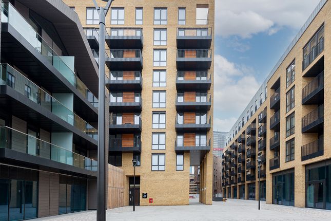 3-bed flat on Apartment 21 Tritton House, 3, Ryeland Boulevard, Wandsworth, £850,000
