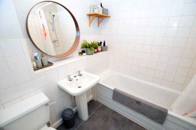 2 Deepside, 67a, Harold Road, London photo 5