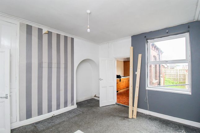 7, Belle Vue Road, Wakefield photo 4