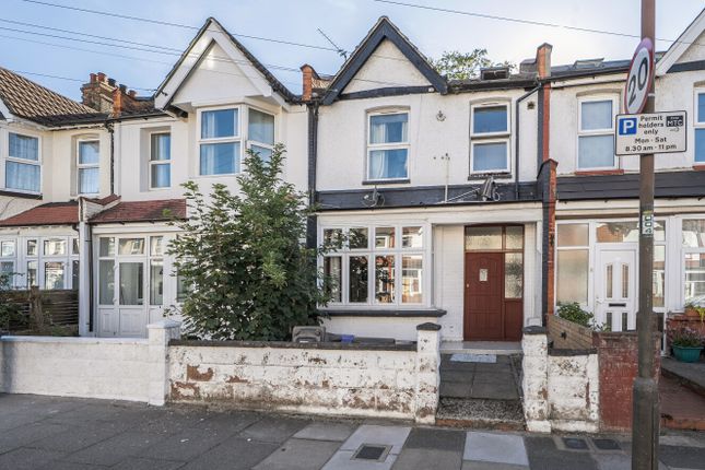 32, Whitford Gardens, Mitcham photo 3