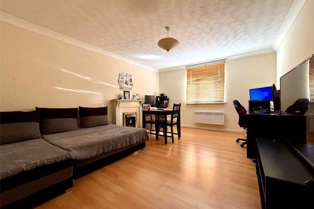 2E,, Banyard Close, Gloucestershire photo 2