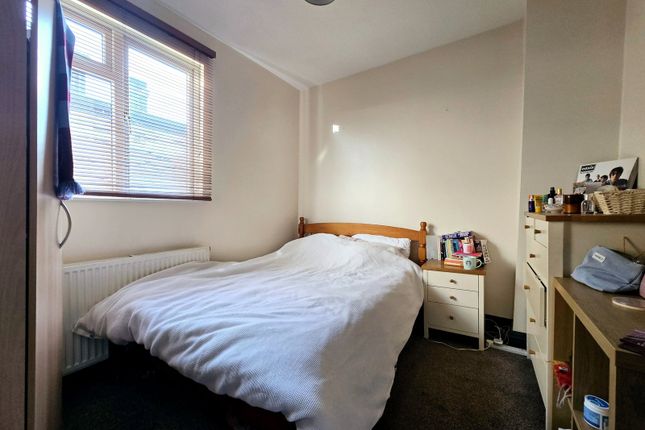 29, Hereward Road, London photo 4