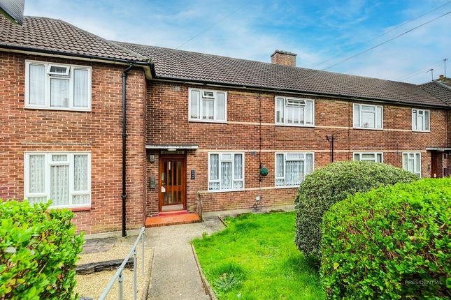 Thumbnail Flat for sale in Chequers Road, Loughton
