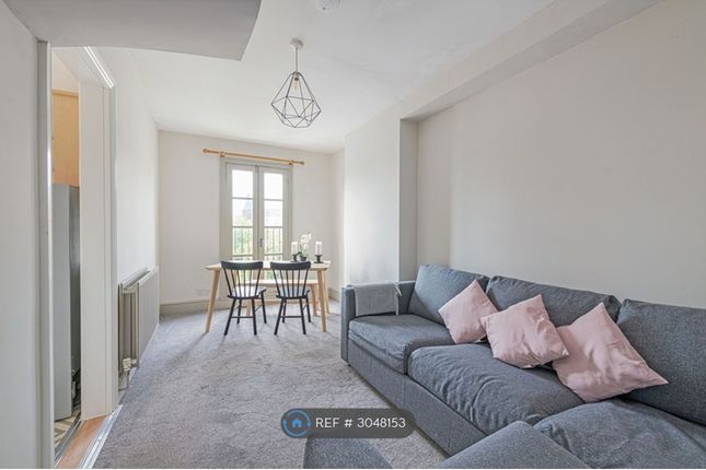 Top Floor Flat, Combermere Road, London photo 2