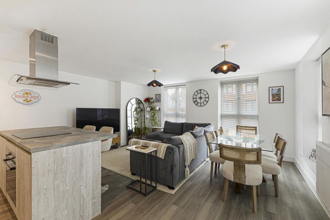 Flat 1, Alexander House, 21, Baddlesmere Drive, Kings Hill photo 4