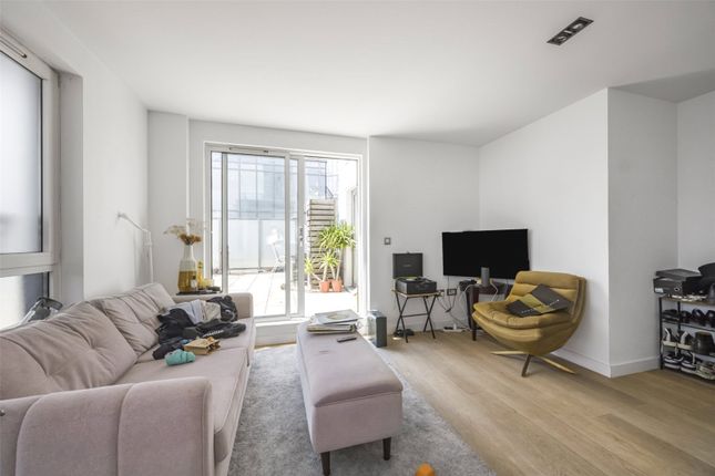 Flat to rent in Avantgarde Place, London