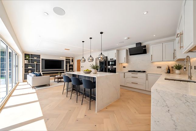 4, The Paddock, Haslemere photo 2