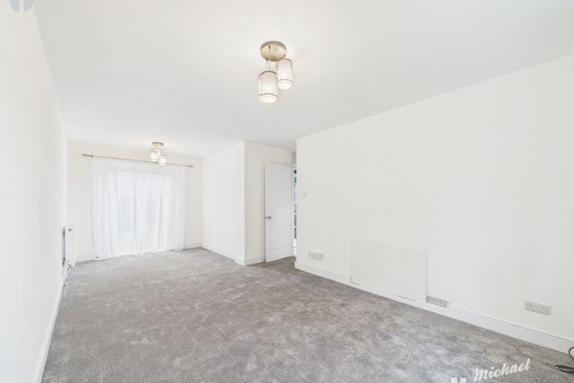 2 Lembrook Walk, Aylesbury photo 3