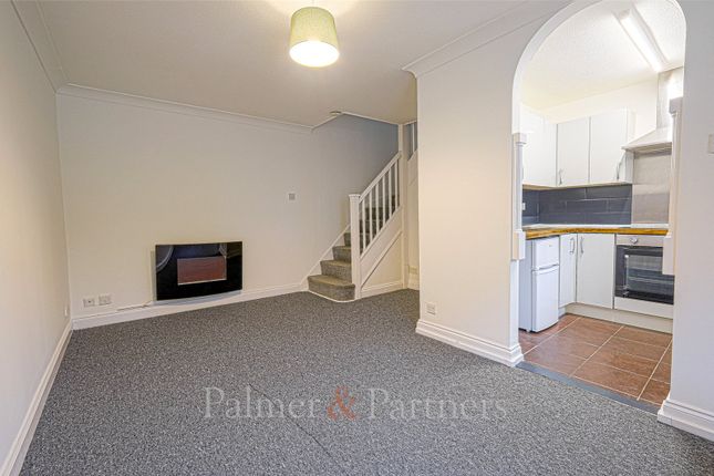Rookwood Close, Essex photo 2
