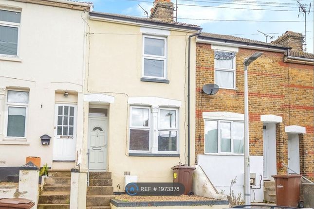 Terraced house to rent in Gordon Road, Chatham ME4