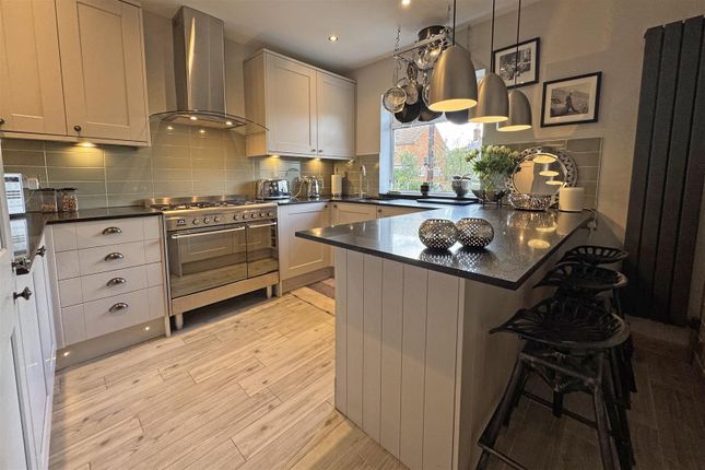 17, Hare Lane, Godalming photo 4