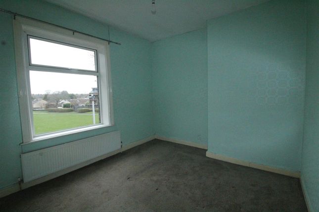 23, Worthing Head Road, Bradford photo 4