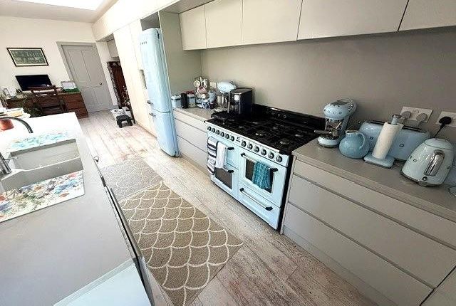 17, Lawrence Avenue, Mill Hill photo 4