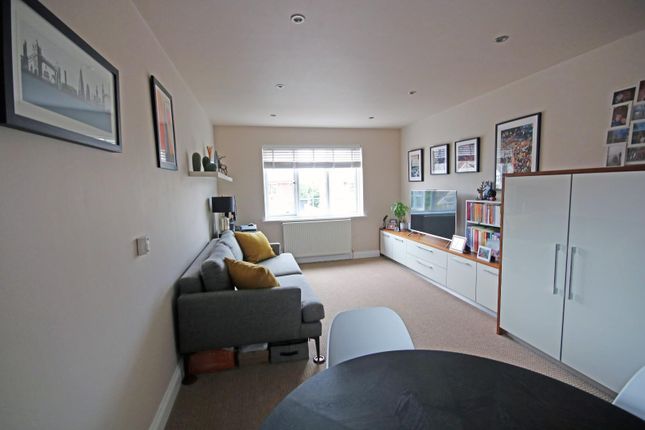 Flat 7, Hooper House, Ashford Crescent, Ashford photo 2