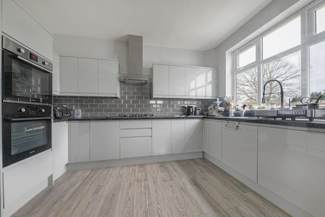 27, Park Avenue, Bromley photo 2