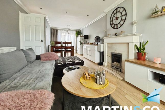 4, Heathfield Close, Wakefield photo 2