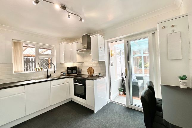 8 Newmarket Way, Stoke-On-Trent photo 3