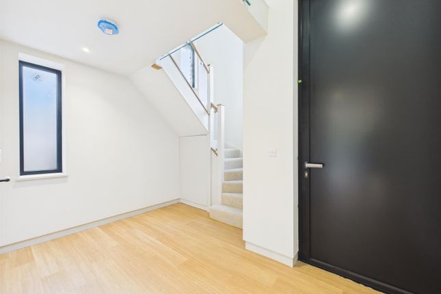 Hengist Lodge, 8d, Kearton Close, Kenley photo 2