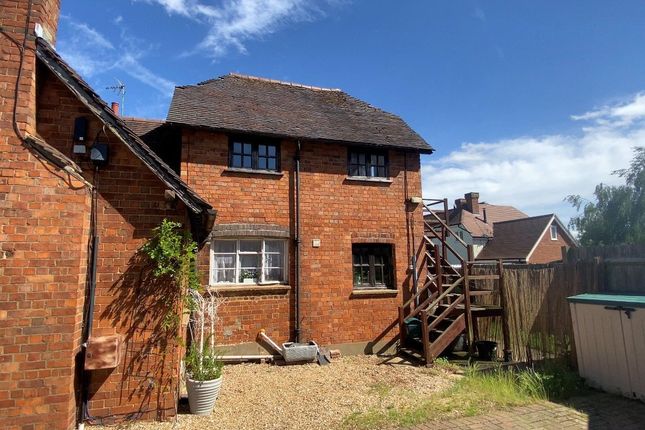 Studio flat on 3A Rock Lane Farm,, Liscombe Park, Leighton Buzzard, £120,000