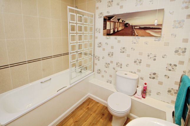 Apartment 18, Oakford Court,, Newshaw Lane, Glossop photo 4