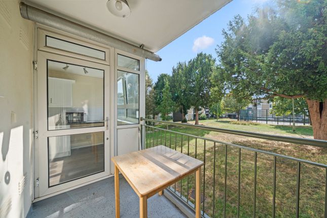 2-bed flat on 12, Winterfold Close, London, £2,100/mo