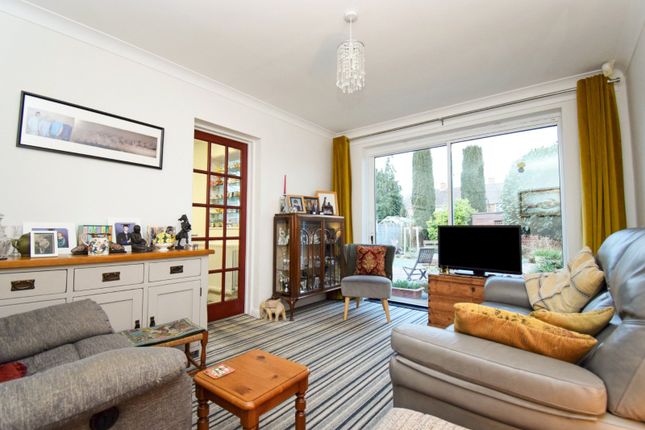 11, Cambridge Avenue, Burnham photo 2