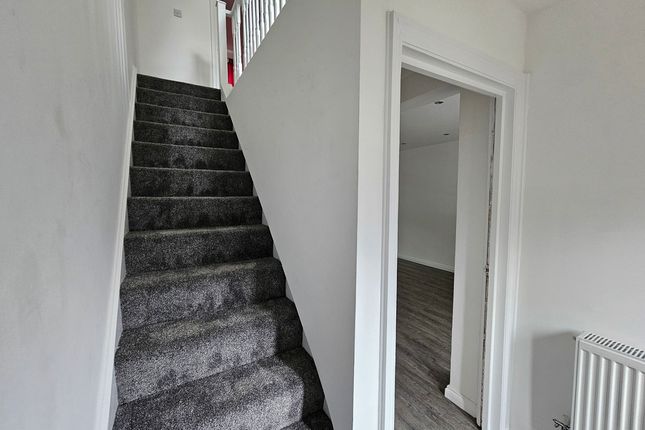 16, Magnolia Gardens, Edgware photo 2