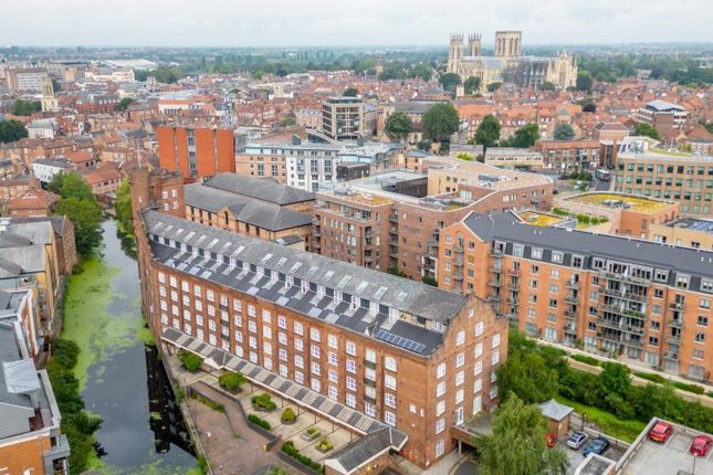 Studio flat on 62 Cocoa Suites, Navigation Road, York, £185,000