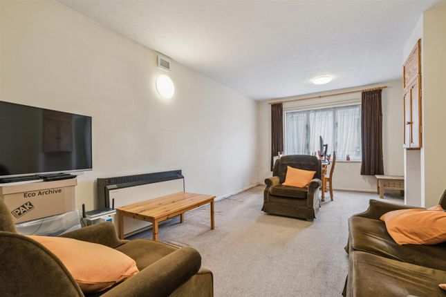 5 St Benedicts Close, London Reception 2.Jpg