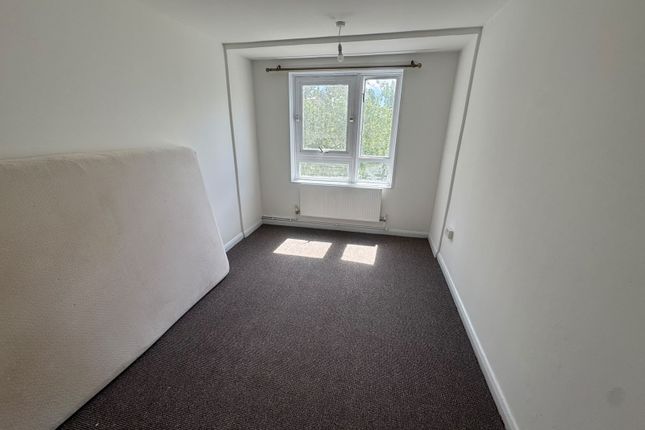 56 Gainsborough Tower, Academy Gardens, Northolt photo 3