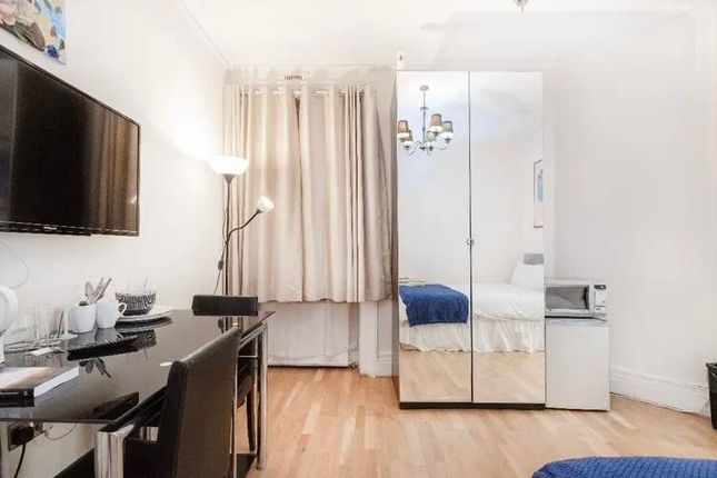 Thumbnail Flat to rent in Cabbell Street, London