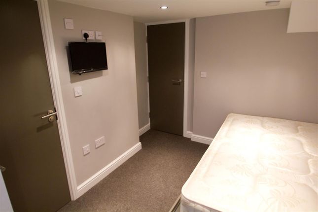 17, Royal Park Avenue, Leeds photo 4