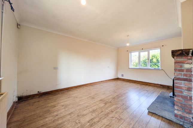 18, Manor Rise, Huddersfield photo 4