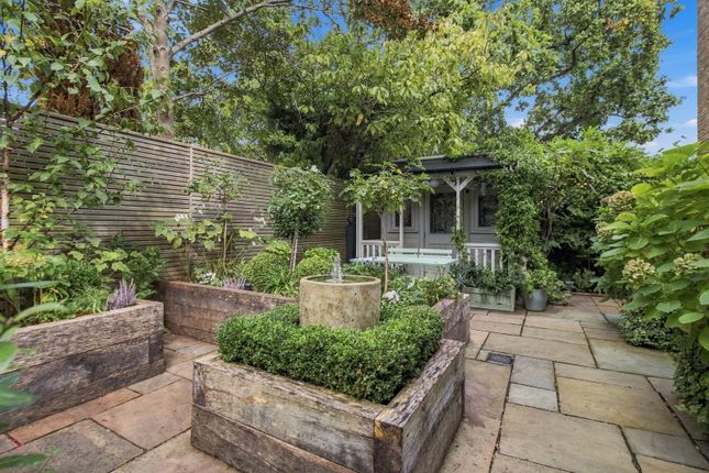 Apartment  9 The Cedars, 39 Pickersleigh Road, Malvern photo 2