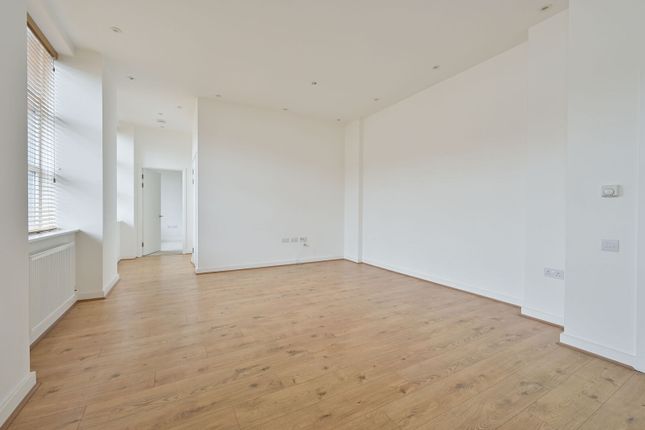 Rembrant House, Watford photo 3