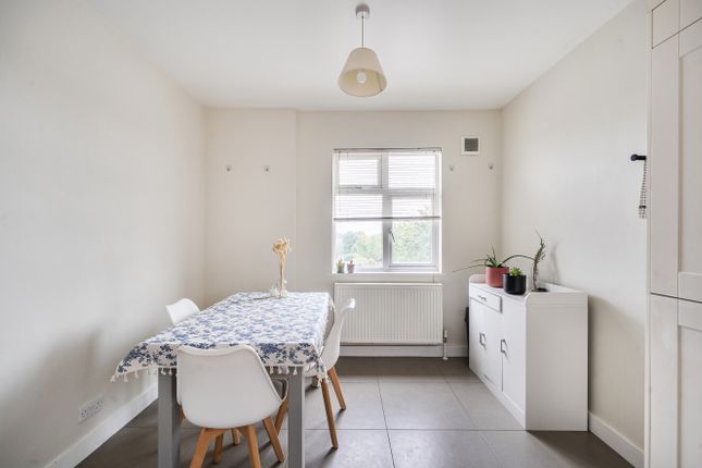 10A, Ballards Lane, London photo 3