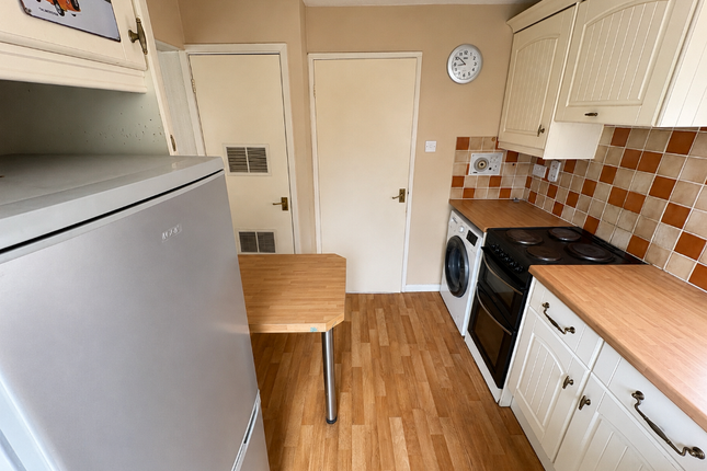 16, Oaken Gardens, Burntwood photo 3