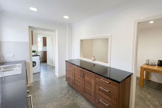 41 Ferndale Crescent, Uxbridge photo 3