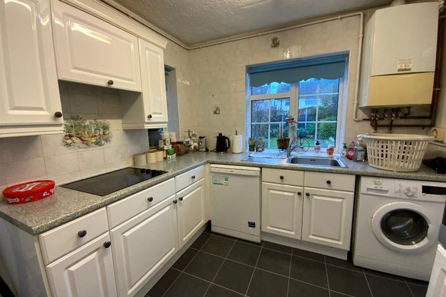 4 Stapleton Crescent, South Hornchurch photo 3