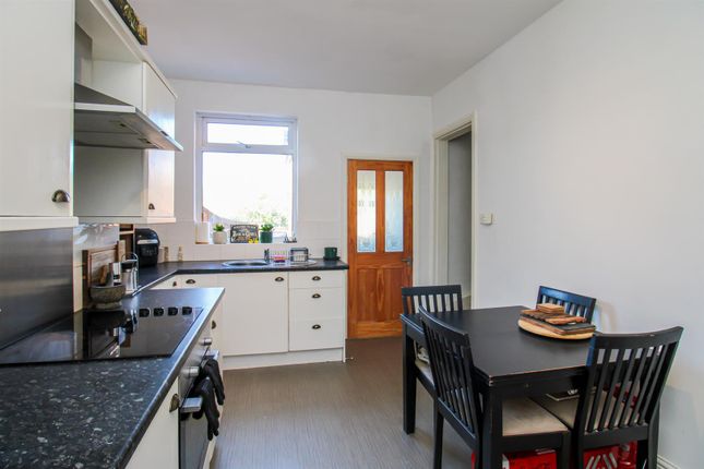 19, Charleville, Pontefract photo 3