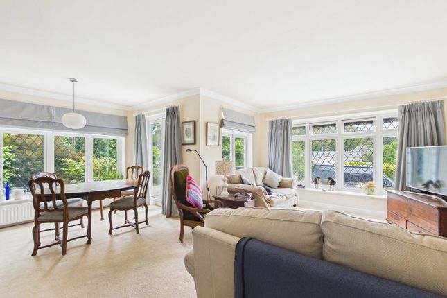 8, Holmcroft Gardens, Worthing photo 2