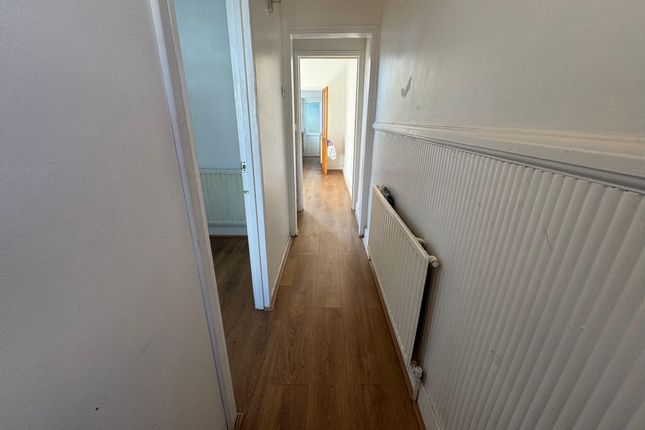 95, Wedderburn Road, Barking photo 3