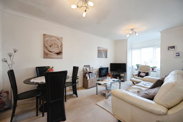 Flat 3,, Maple Court, Hayling Island photo 2