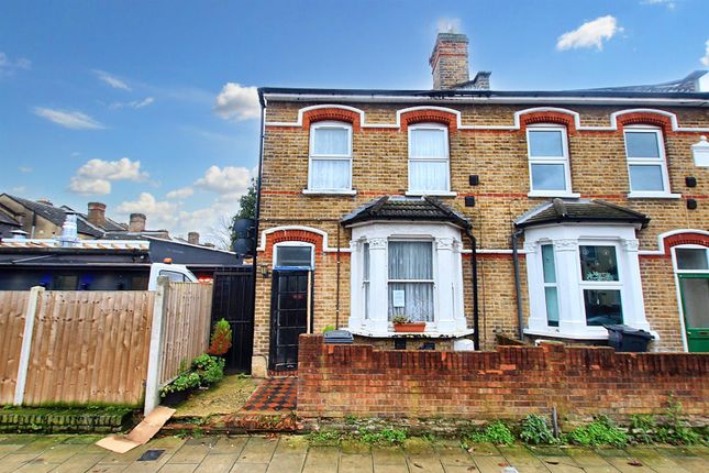 End terrace house for sale in Chapel Road, Hounslow